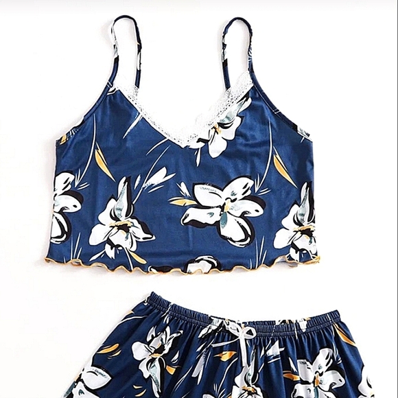 FLORAL CAMI SHORTS SET - Picture 2 of 6